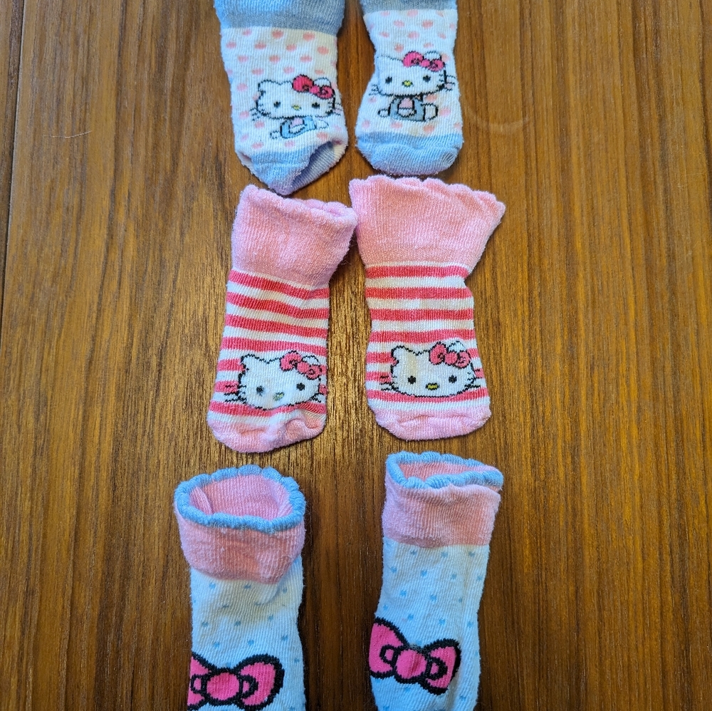 Hello kitty socks 0-6m